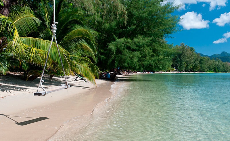 beautiful-thailand-beach-with-the-swing